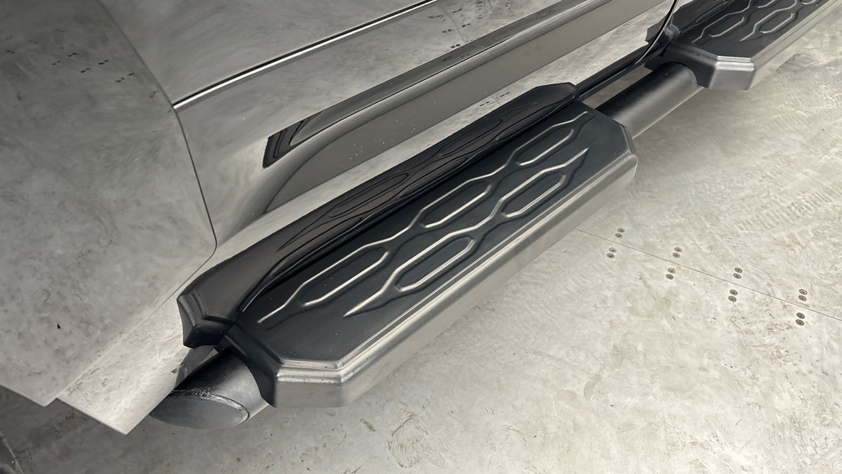 Land Rover Defender 130 Urban Image 26