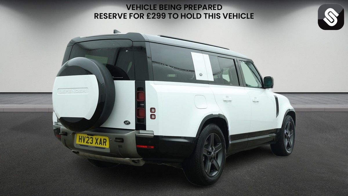 Land Rover Defender 130 Image 4