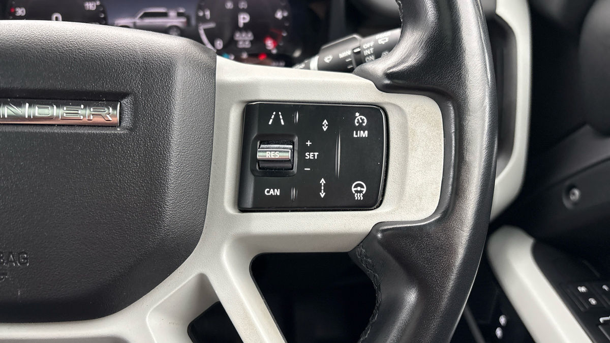 Land Rover Defender 110 Image 14