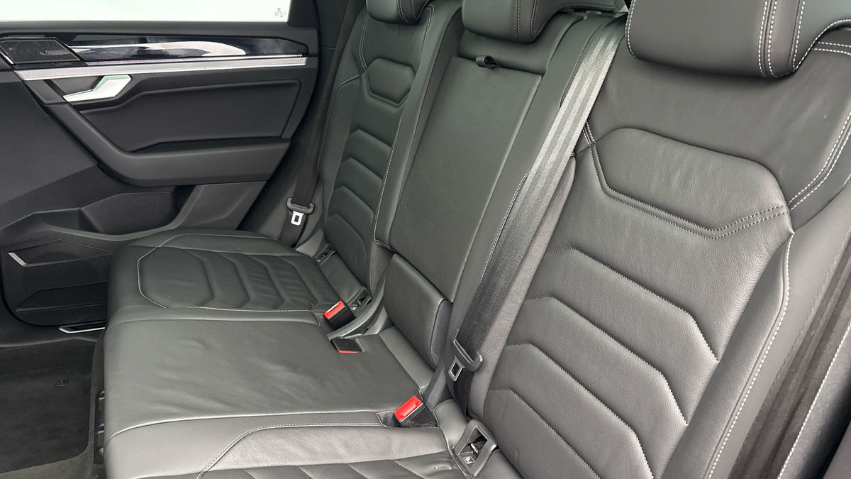 Volkswagen Touareg Image 8