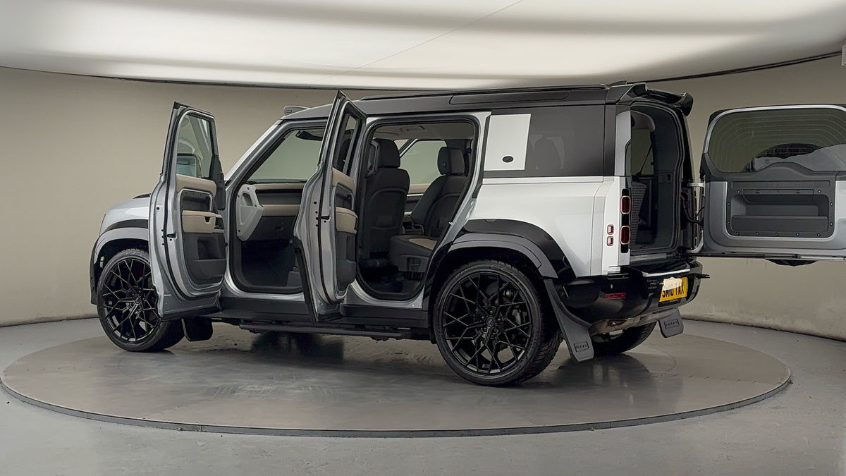 More views of Land Rover Defender 110