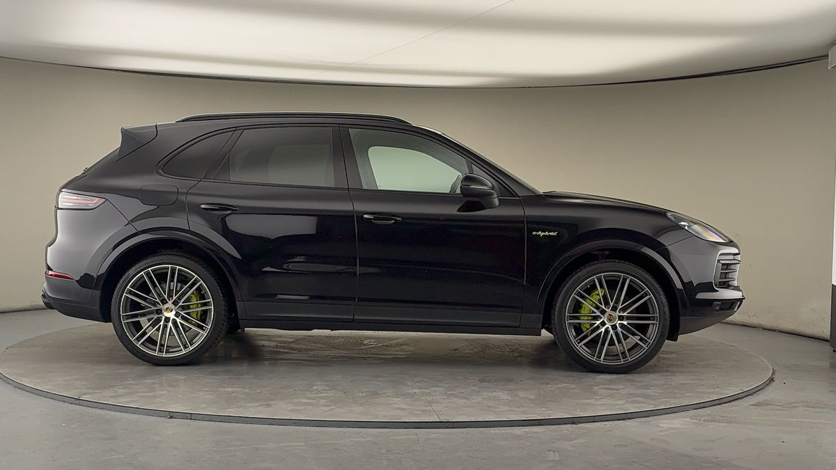 Porsche Cayenne Image 16