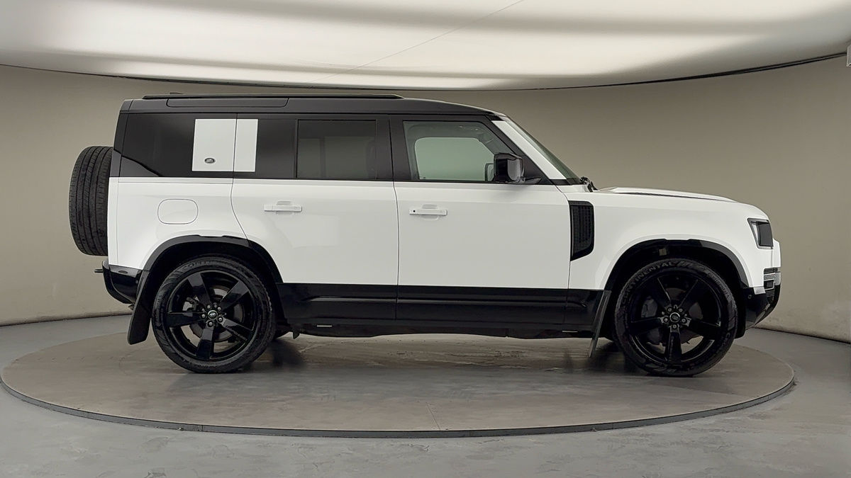 Land Rover Defender 110 Image 16