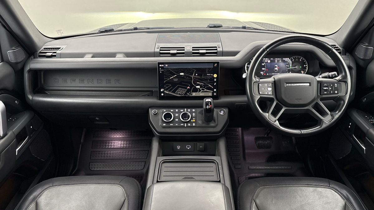 Land Rover Defender 110 Image 12