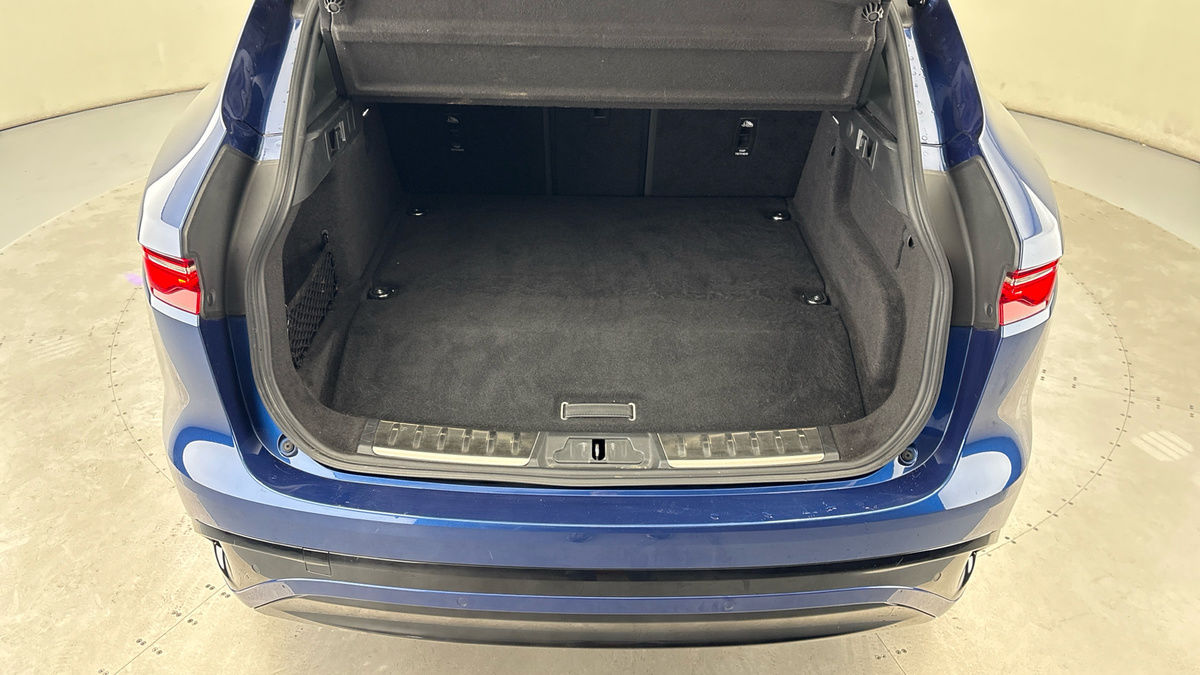 Jaguar F-PACE Image 11