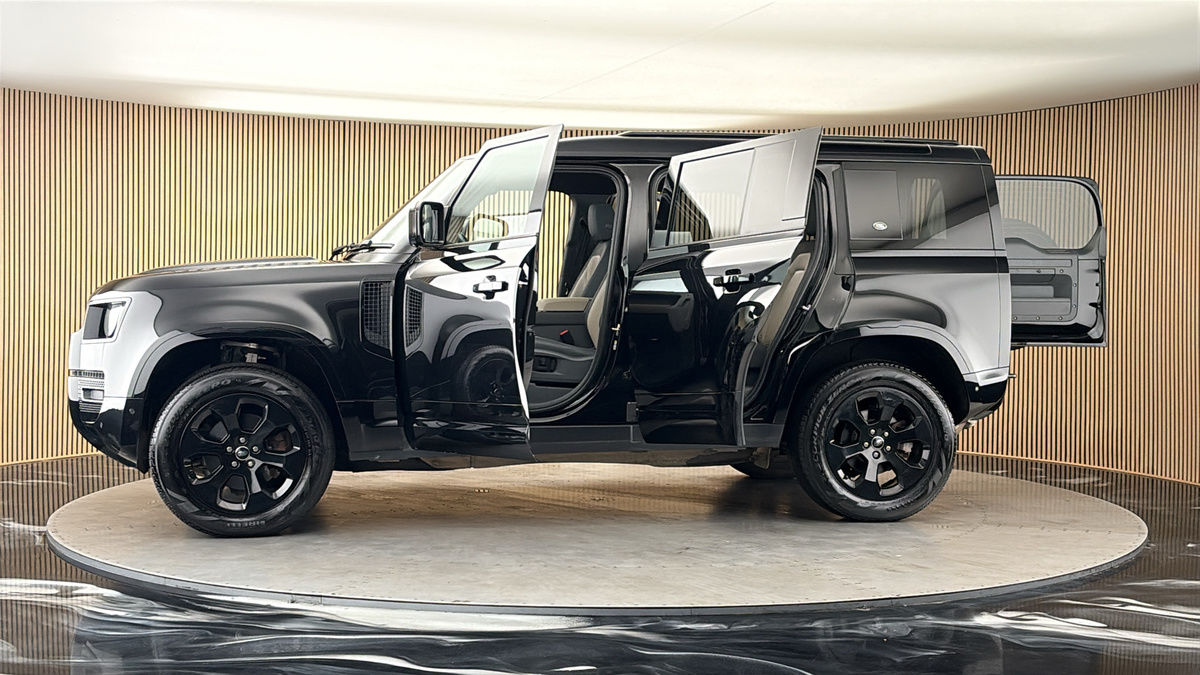 More views of Land Rover Defender 110