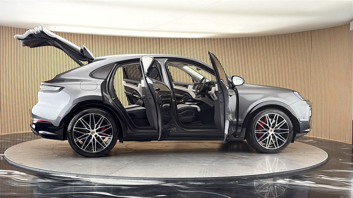 More views of Porsche Cayenne