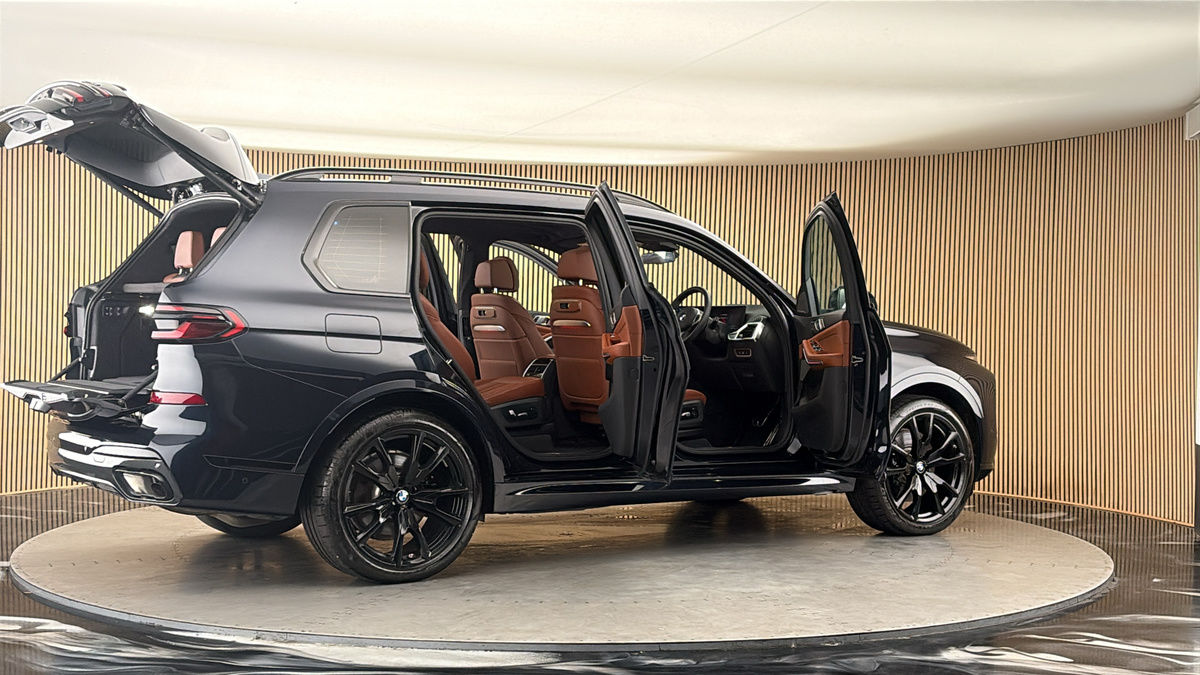 More views of BMW X7