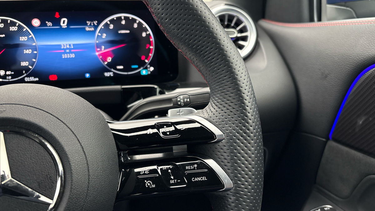 Mercedes-Benz GLA Image 14