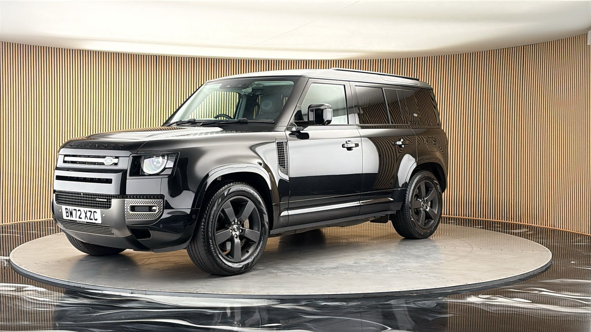Land Rover Defender 110 Image 20