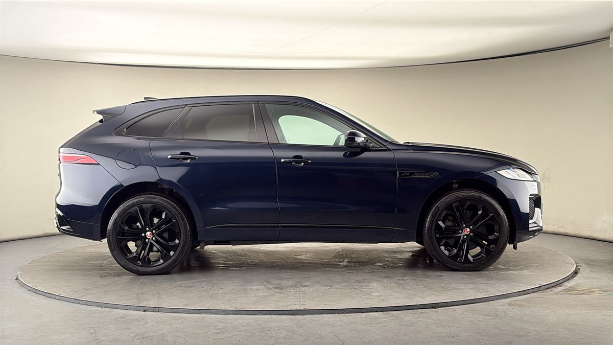 Jaguar F-PACE Image 16