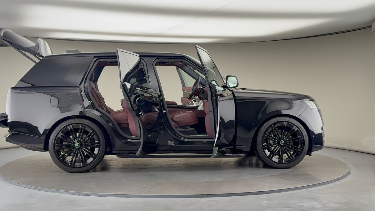 More views of Land Rover Range Rover