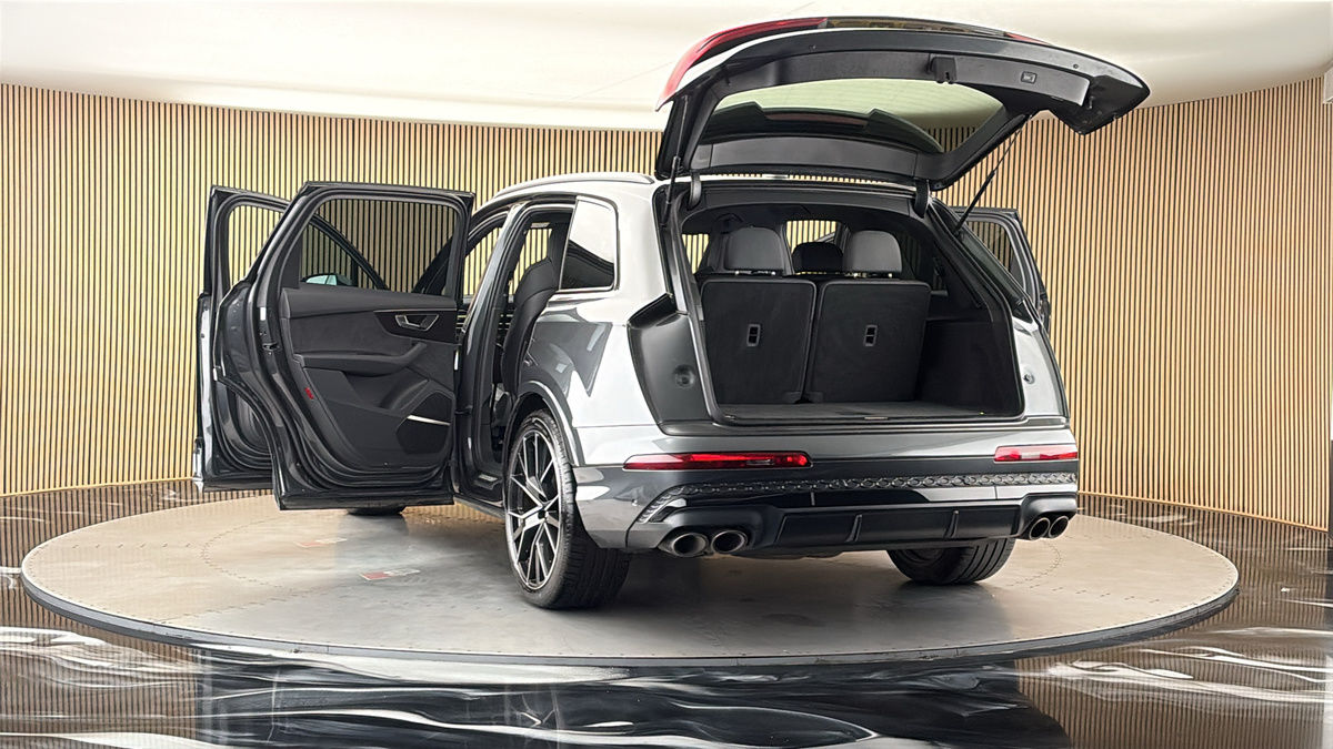 More views of Audi SQ7