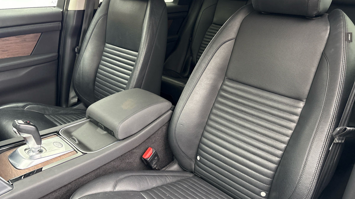 Land Rover Discovery Sport Image 7