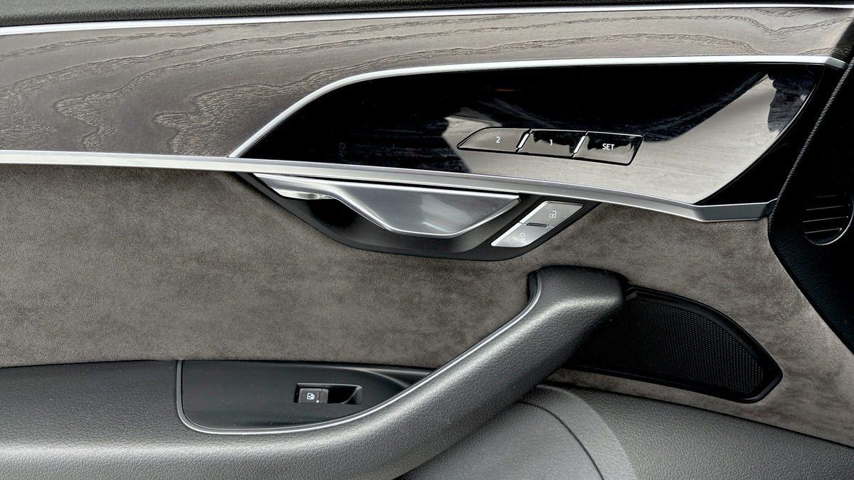 Audi A8 Image 19