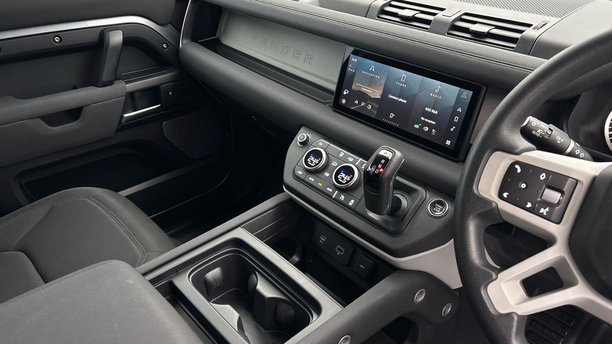 Land Rover Defender 90 Image 18