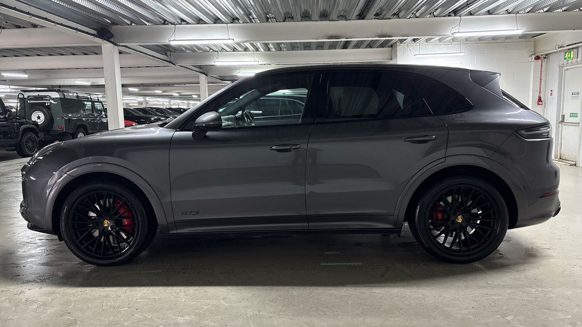 Porsche Cayenne Image 15