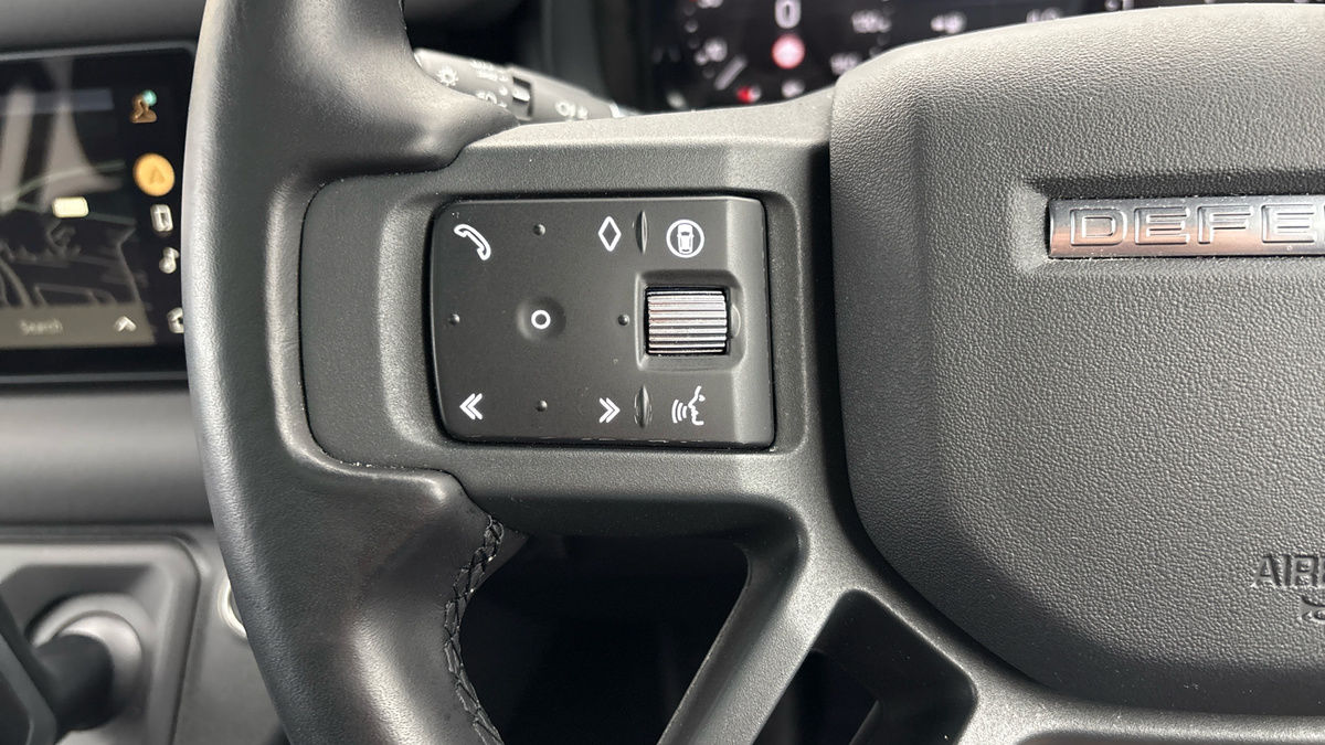 Land Rover Defender 110 Image 13