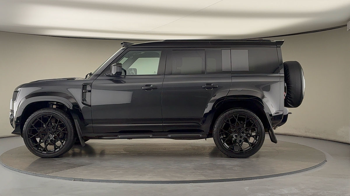 Land Rover Defender 110 Urban Image 15