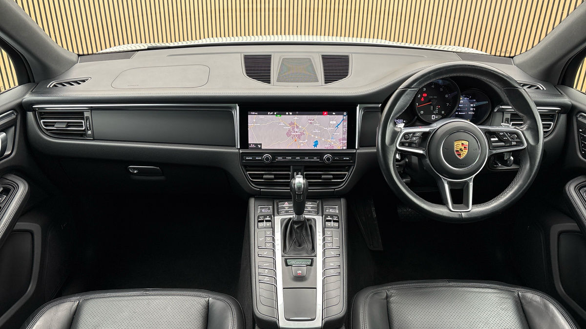 Porsche Macan Image 12