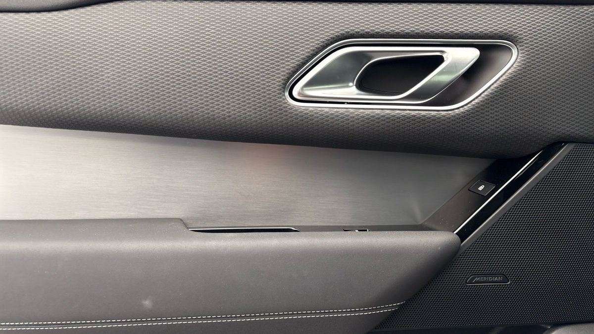 Land Rover Range Rover Velar Image 19