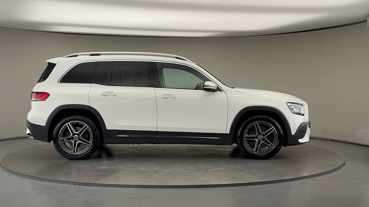 Mercedes-Benz GLB Image 16