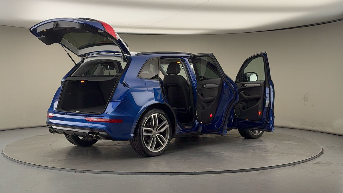 More views of Audi SQ5