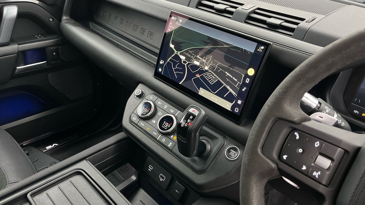 Land Rover Defender 110 Urban Image 35