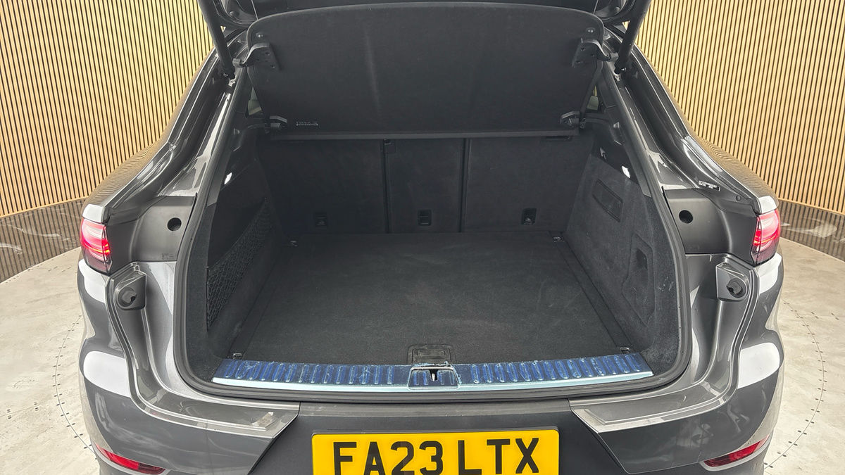 Porsche Cayenne Image 11