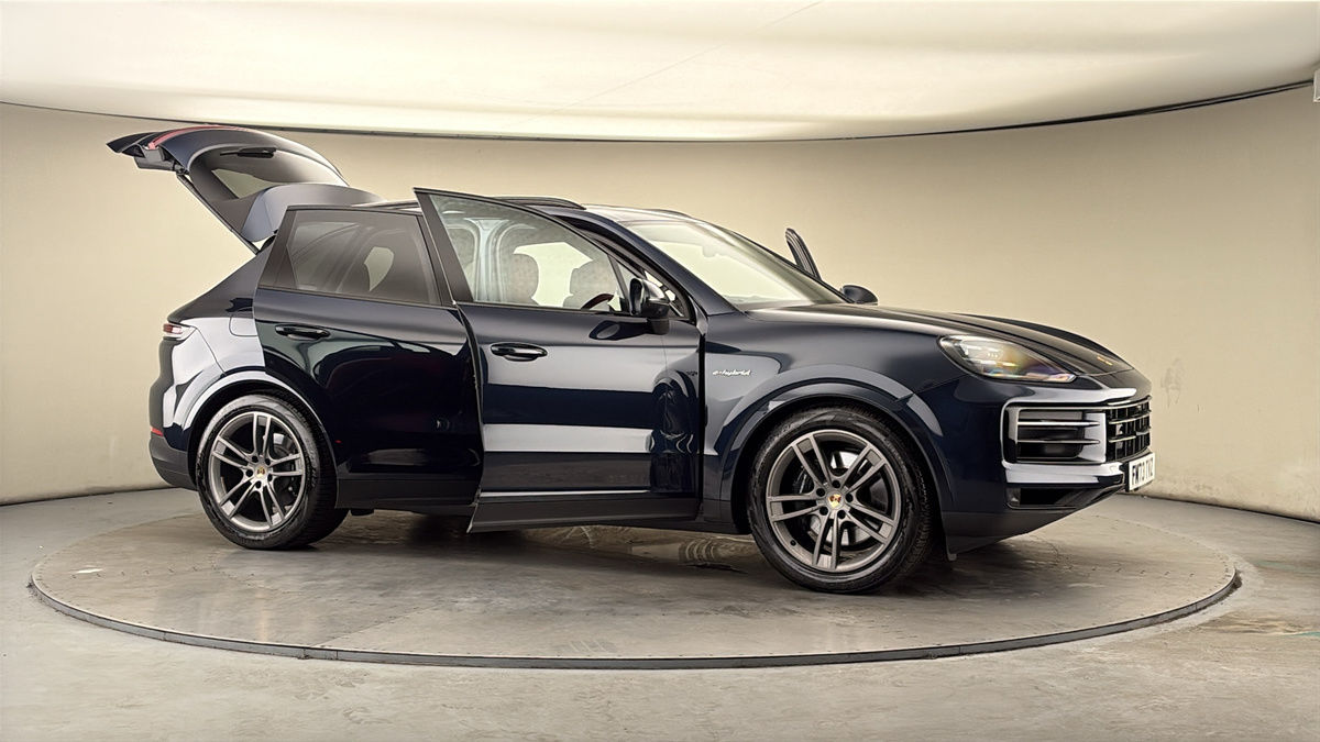 More views of Porsche Cayenne