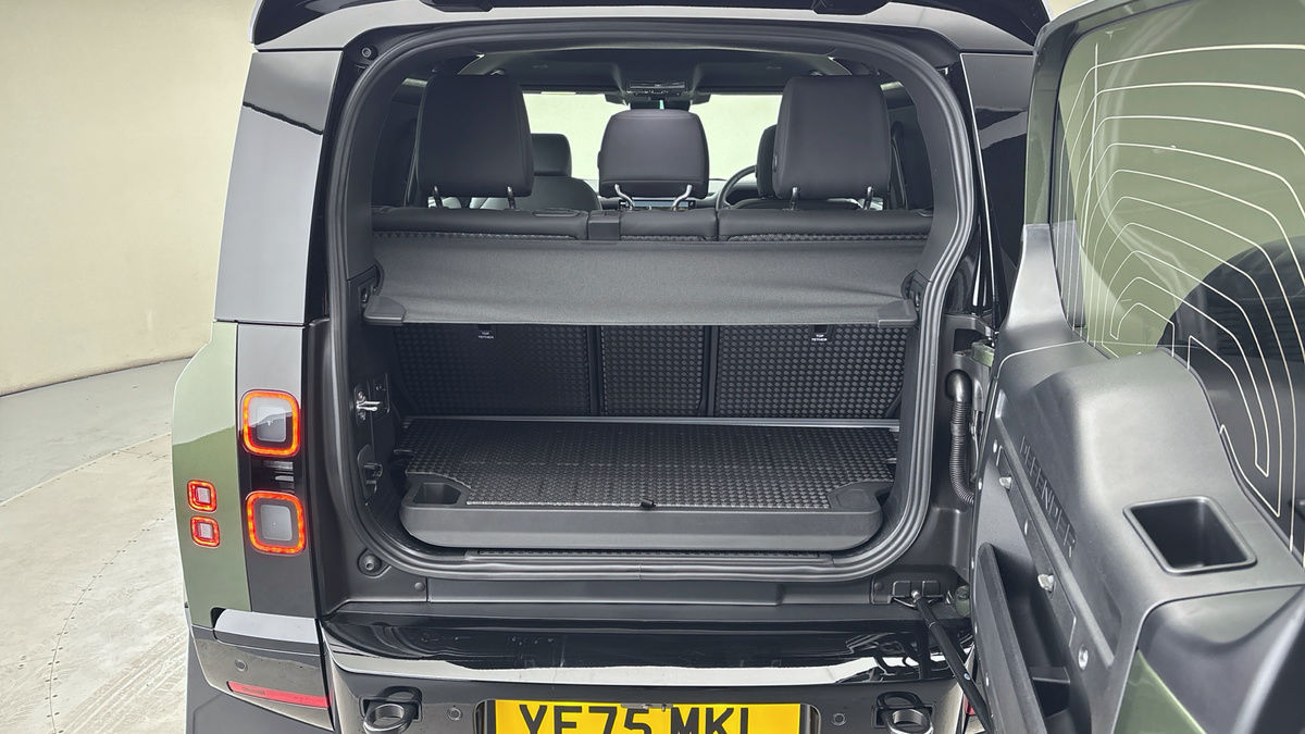 Land Rover Defender 90 Urban Image 11