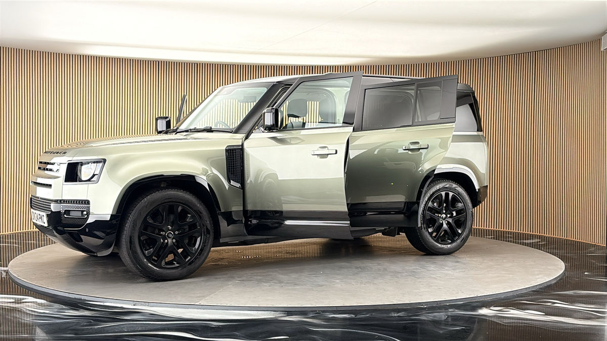 More views of Land Rover Defender 110