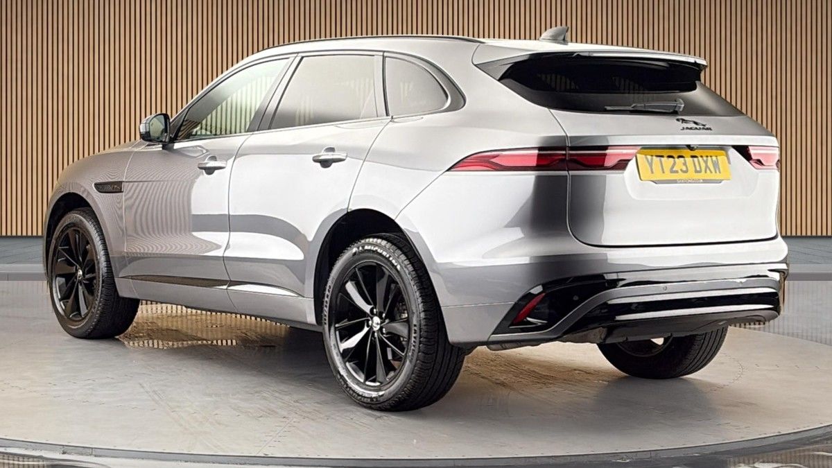 Jaguar F-PACE Image 2