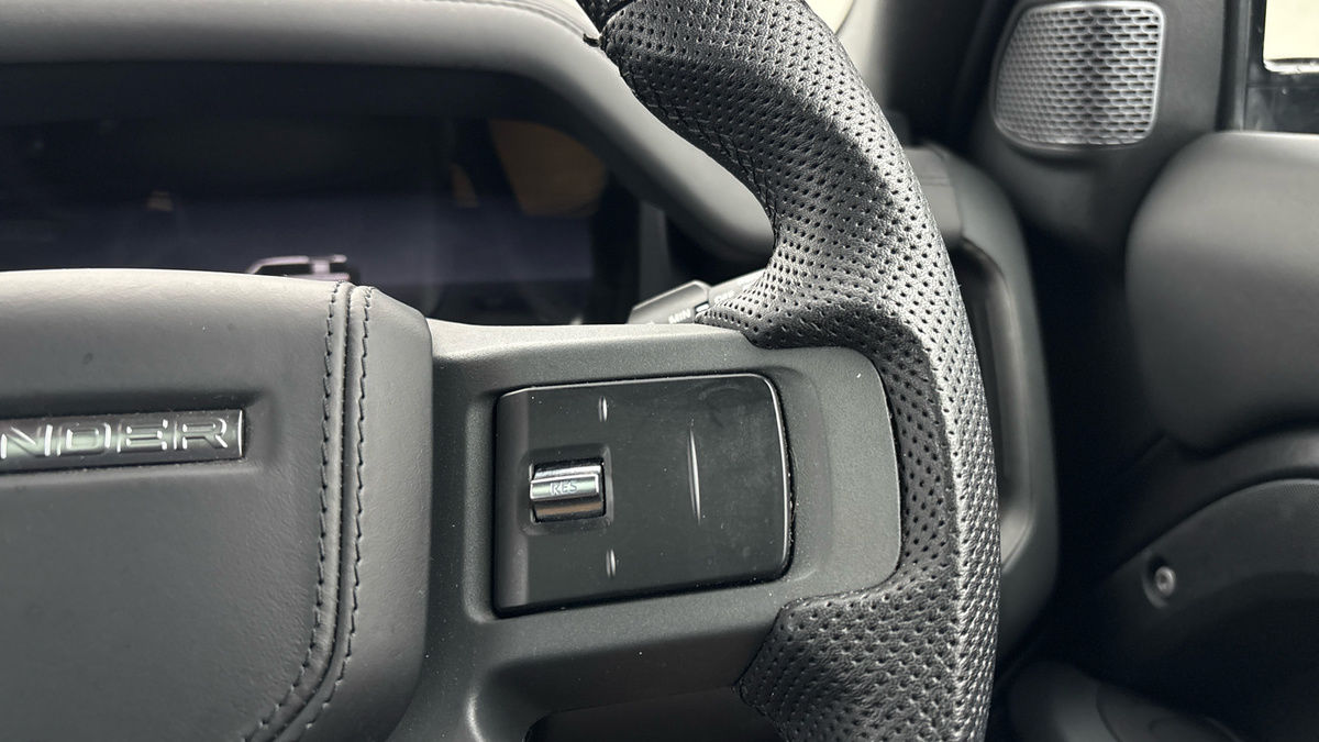 Land Rover Defender 110 Urban Image 33