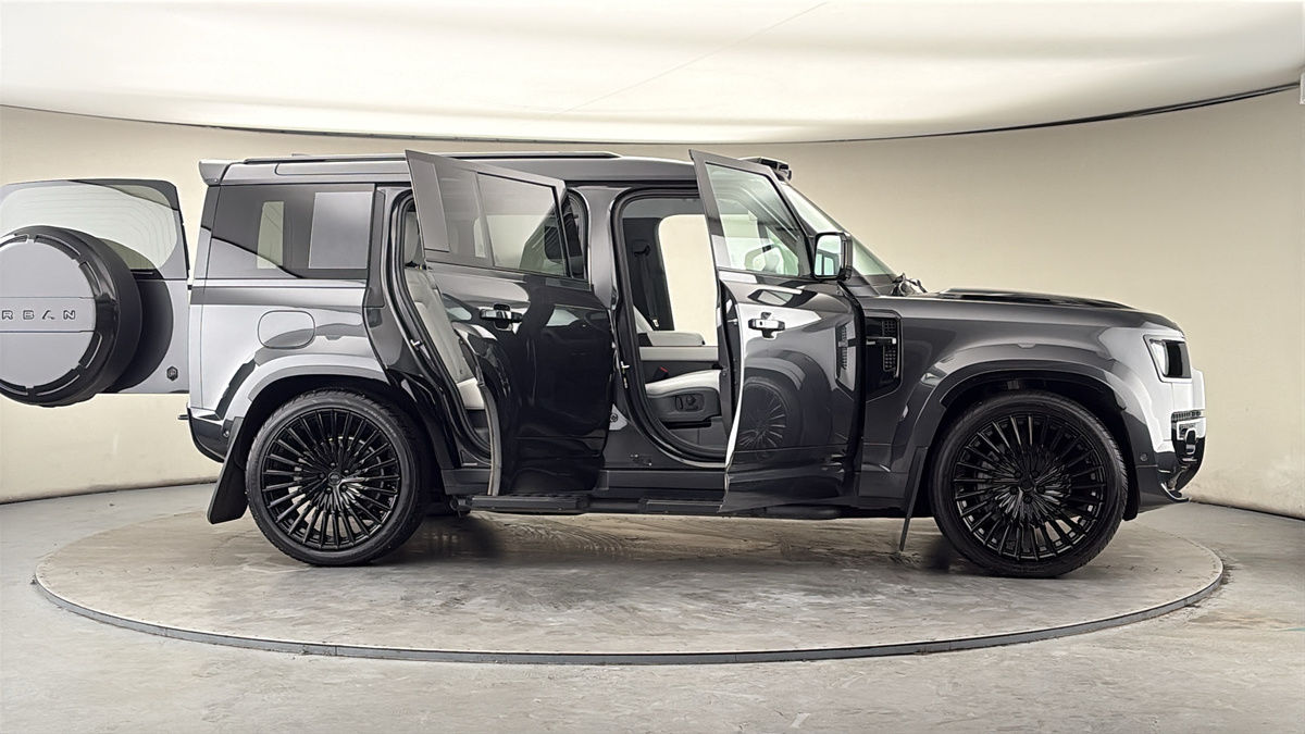 More views of Land Rover Defender 110