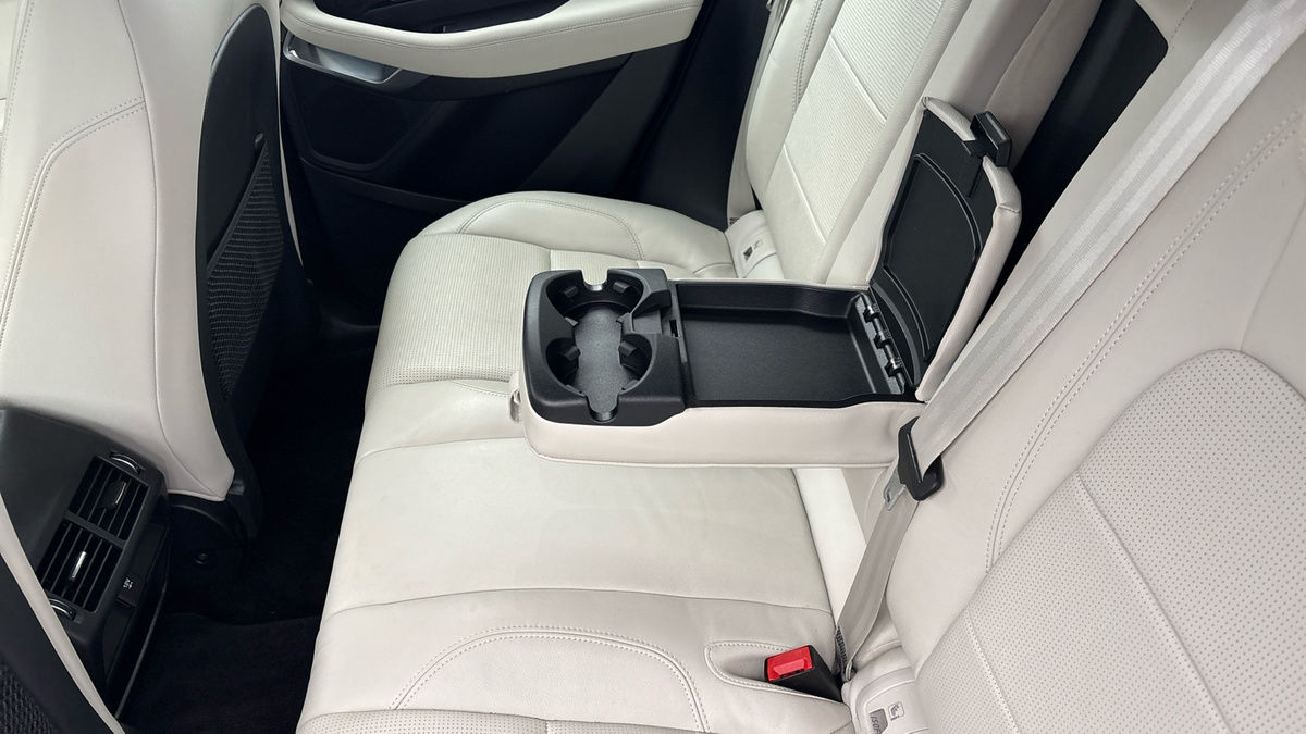 Jaguar E-PACE Image 9