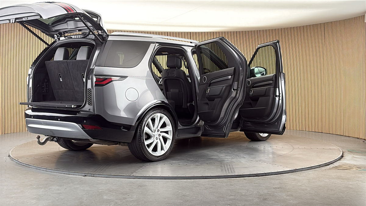 More views of Land Rover Discovery