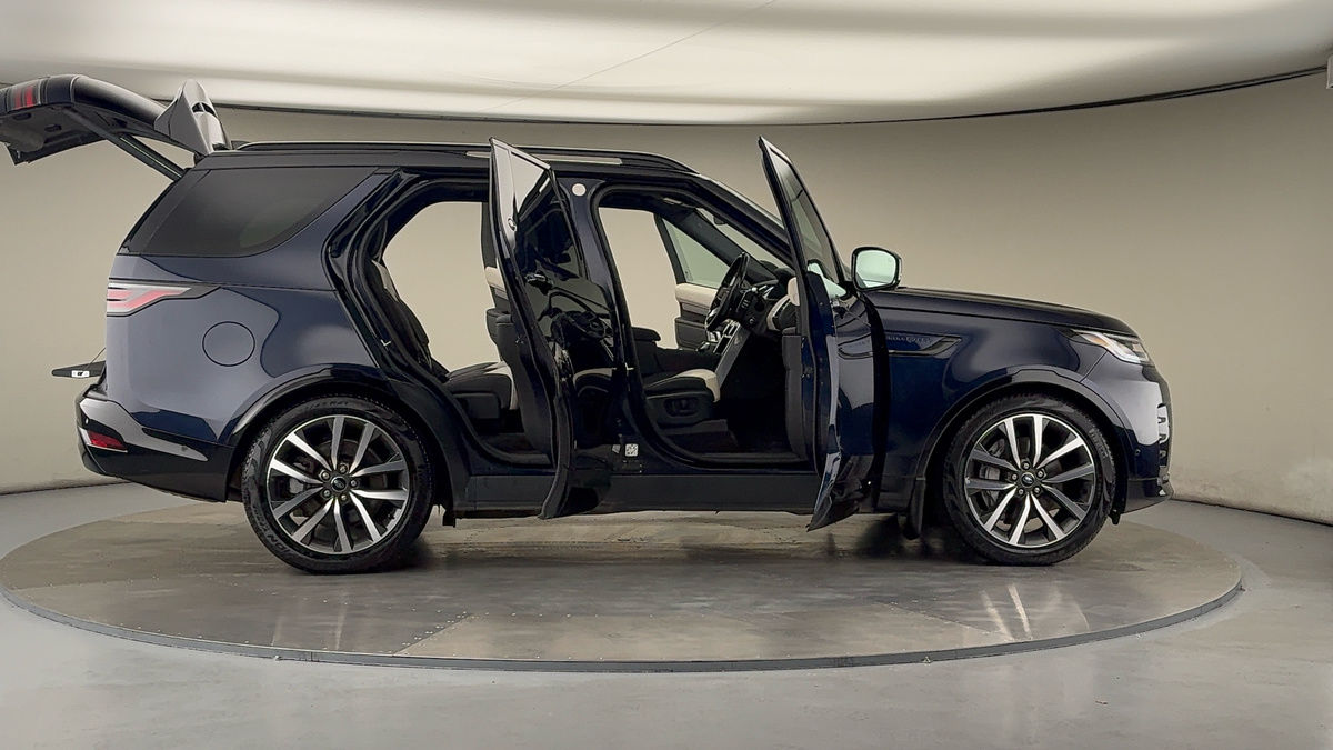 More views of Land Rover Discovery