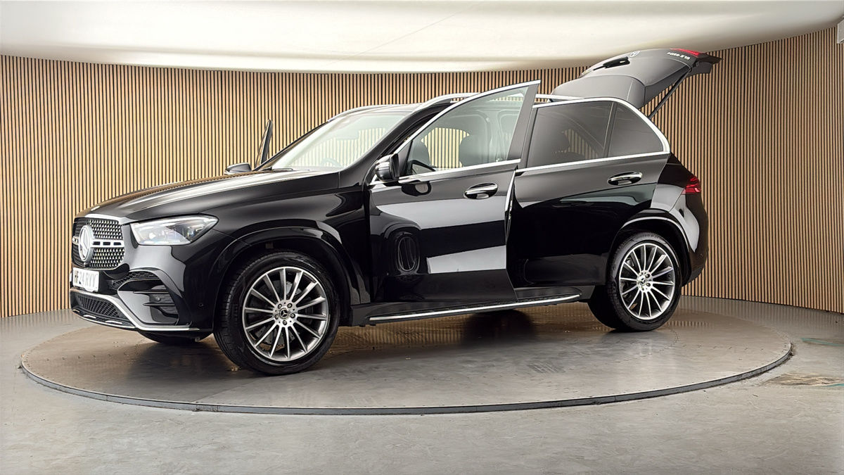 More views of Mercedes-Benz GLE