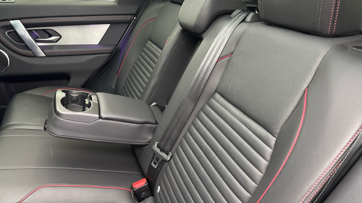 Land Rover Discovery Sport Image 9