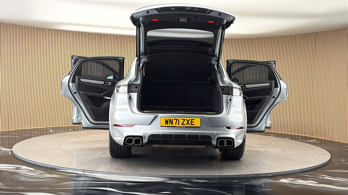 More views of Porsche Cayenne