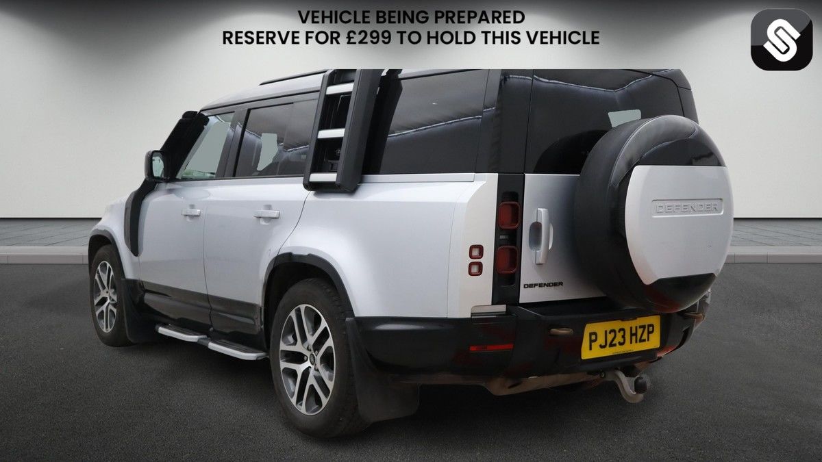 Land Rover Defender 130 Image 3