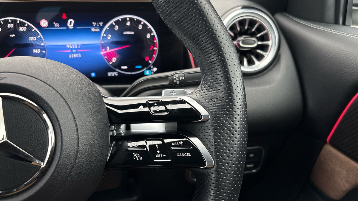 Mercedes-Benz GLB Image 14