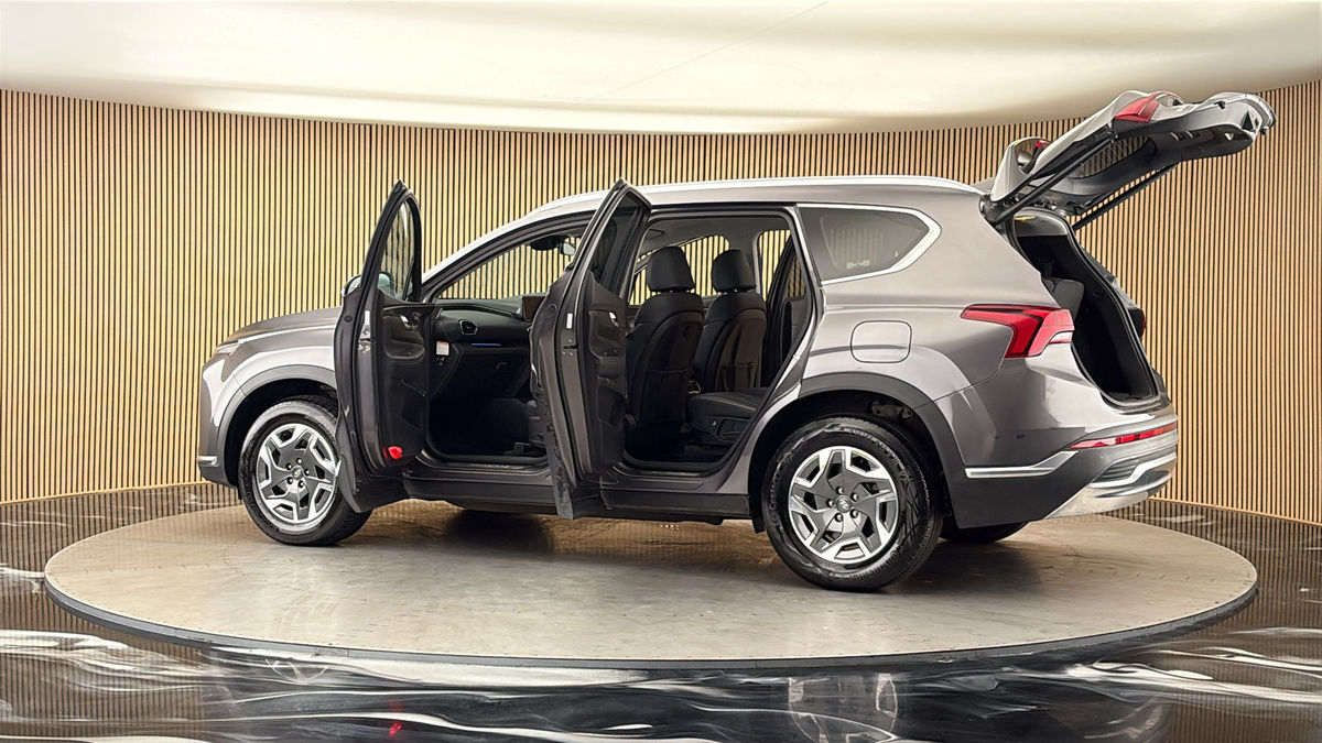 More views of Hyundai Santa Fe