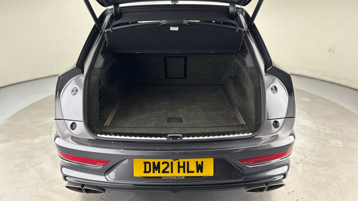 Bentley Bentayga Image 11