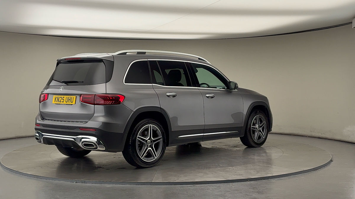 Mercedes-Benz GLB Image 21