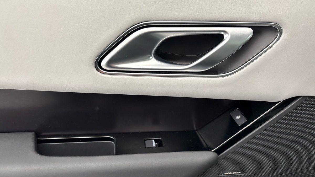 Land Rover Range Rover Velar Image 19