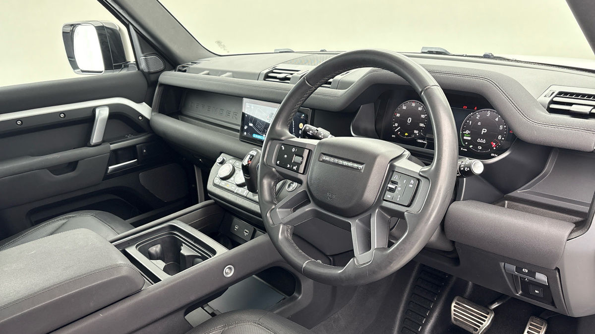 Land Rover Defender 110 Image 5