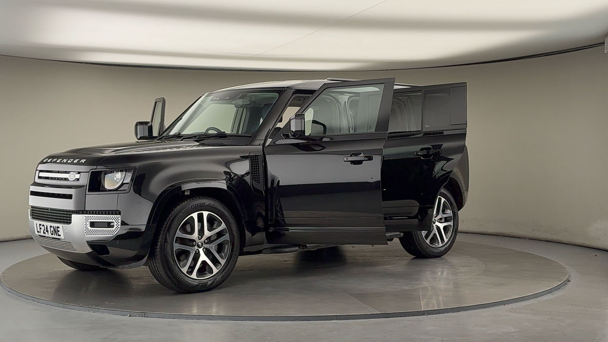 Land Rover Defender 110 Image 22