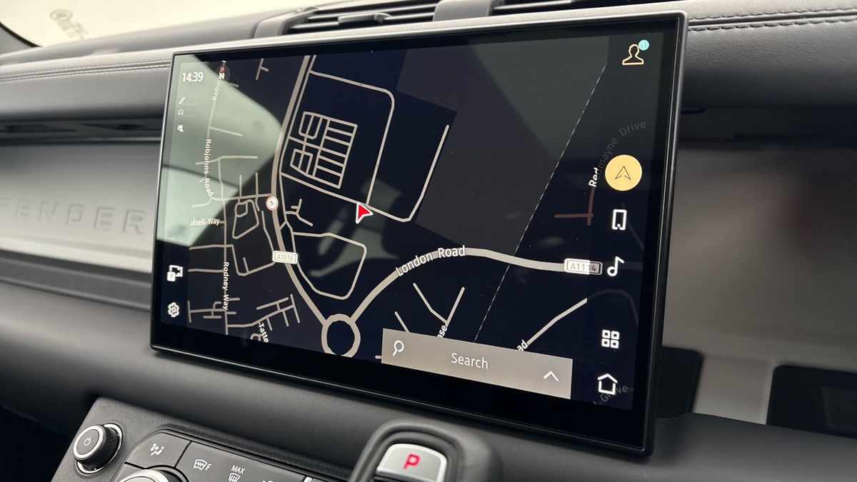 Land Rover Defender 110 Urban Image 17